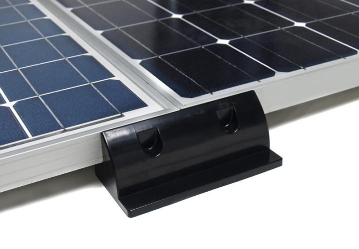 Solar spoiler set for connecting solar panels