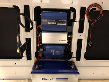 That's why you need a CHARGING BOOSTER when installing the second battery set in EURO 6 vehicles!