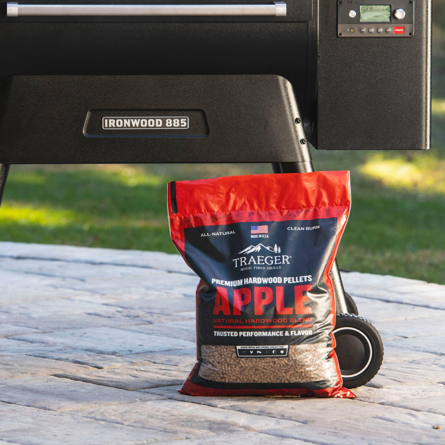 TRAEGER Wood pellets Apple tree