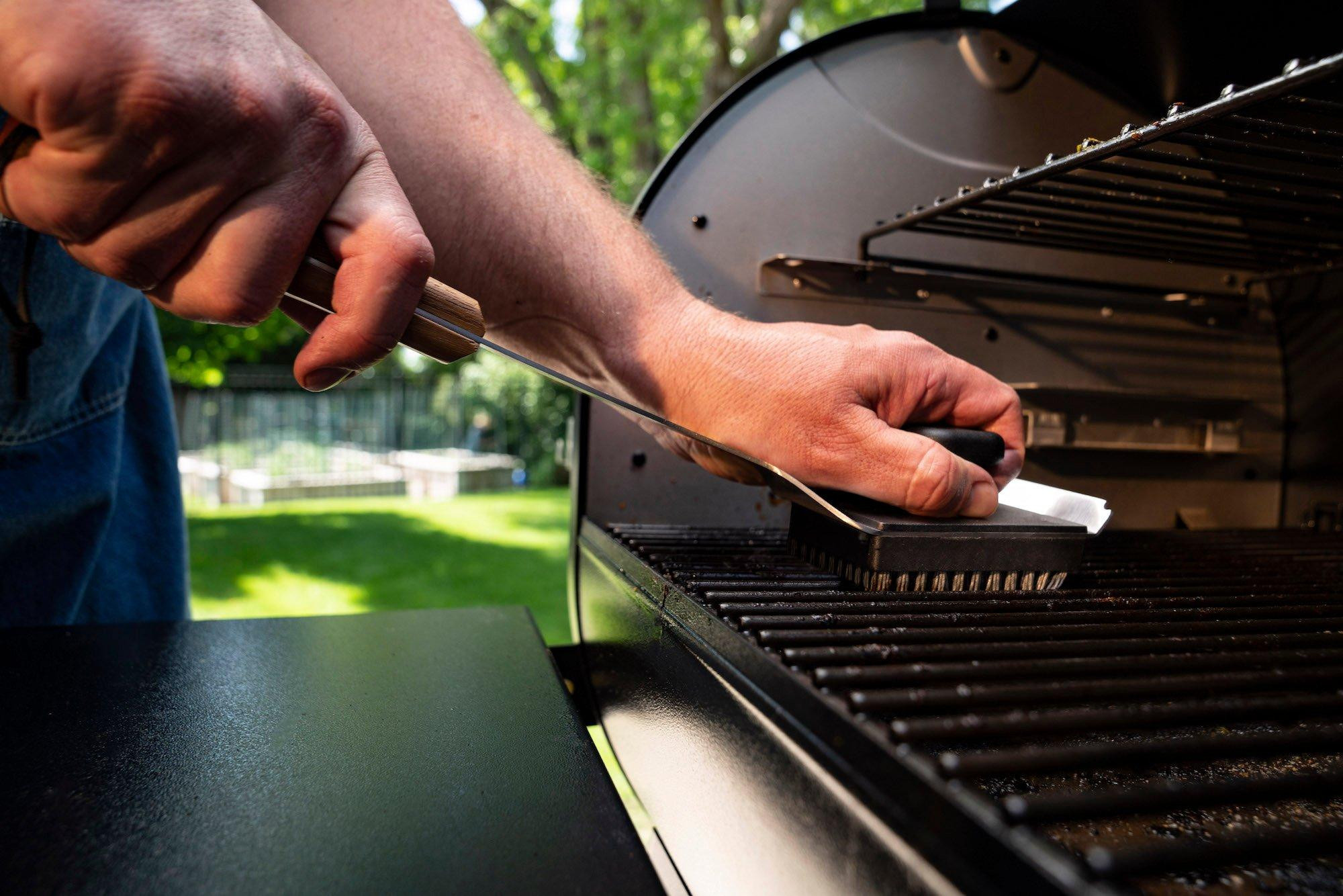 Cepillo de limpieza TRAEGER para barbacoas