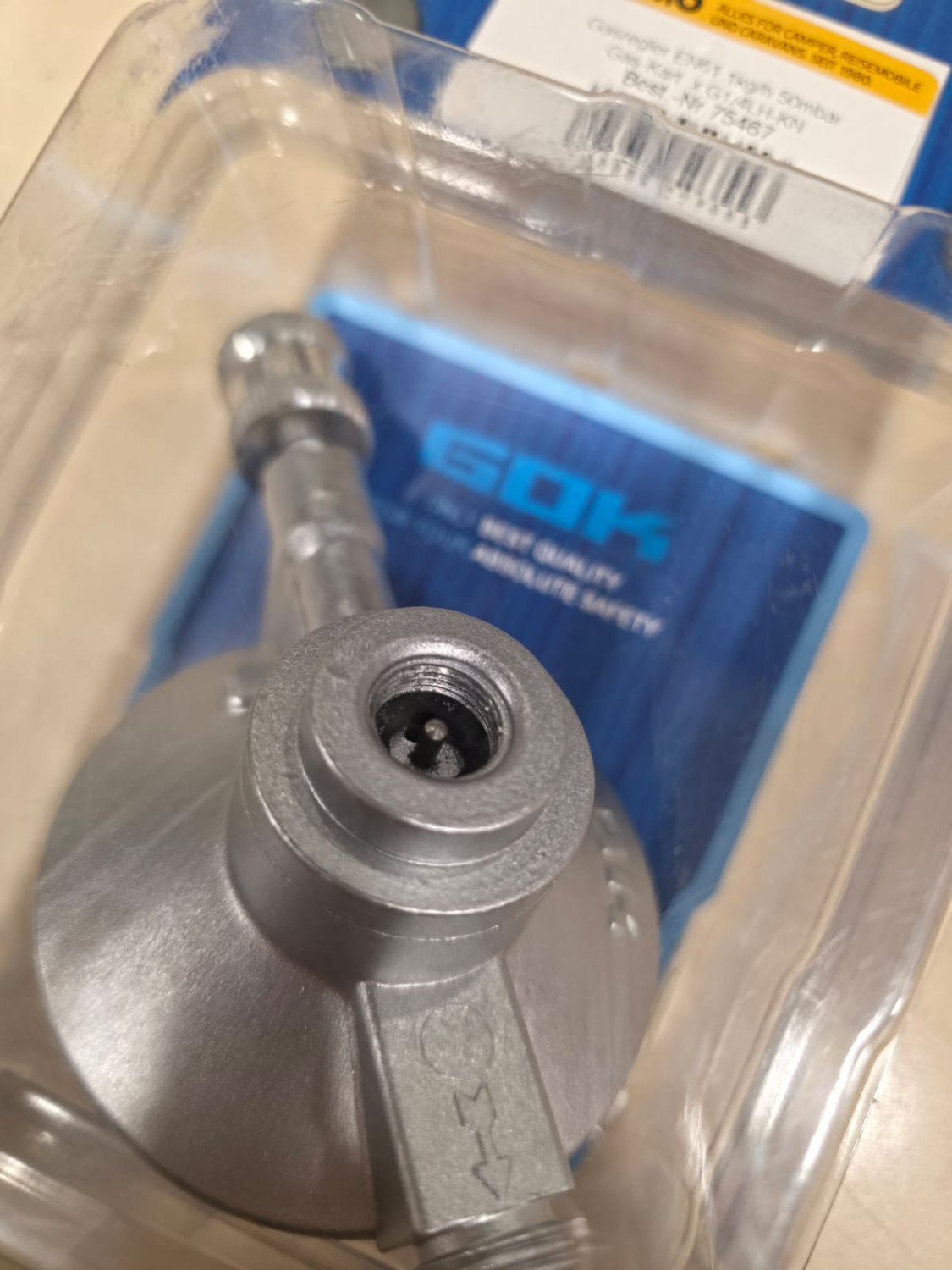 Regulador de presión GOK para botellas EN61 Campingaz (50 mbar)