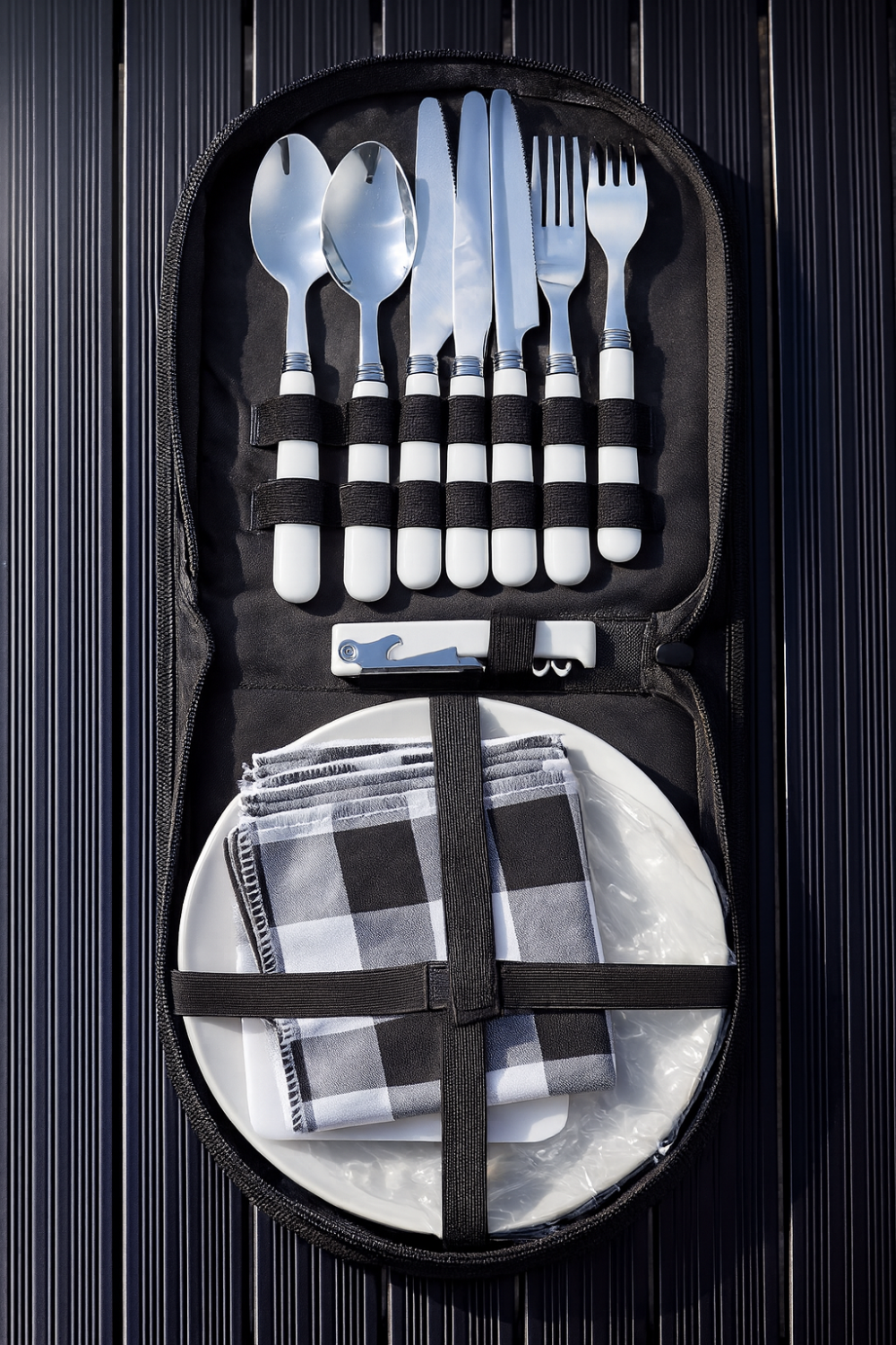 GUAIRA PROJECT cutlery and plate kit