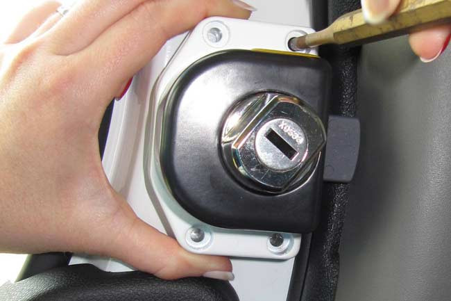 HEOSAFE locks for Renault Master cab (2010-...)