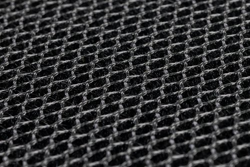 Felpud negre amb disseny de malla 3D