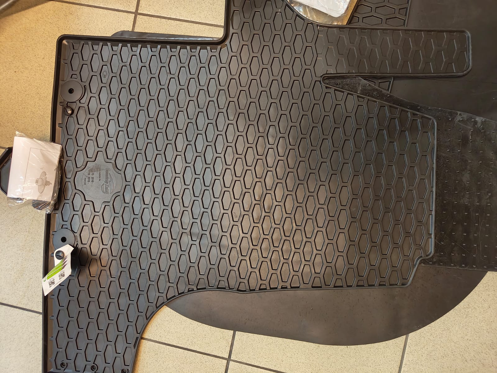 Alfombra de goma CARBEST cabina VW T5/T6/T6.1 B-STOCK
