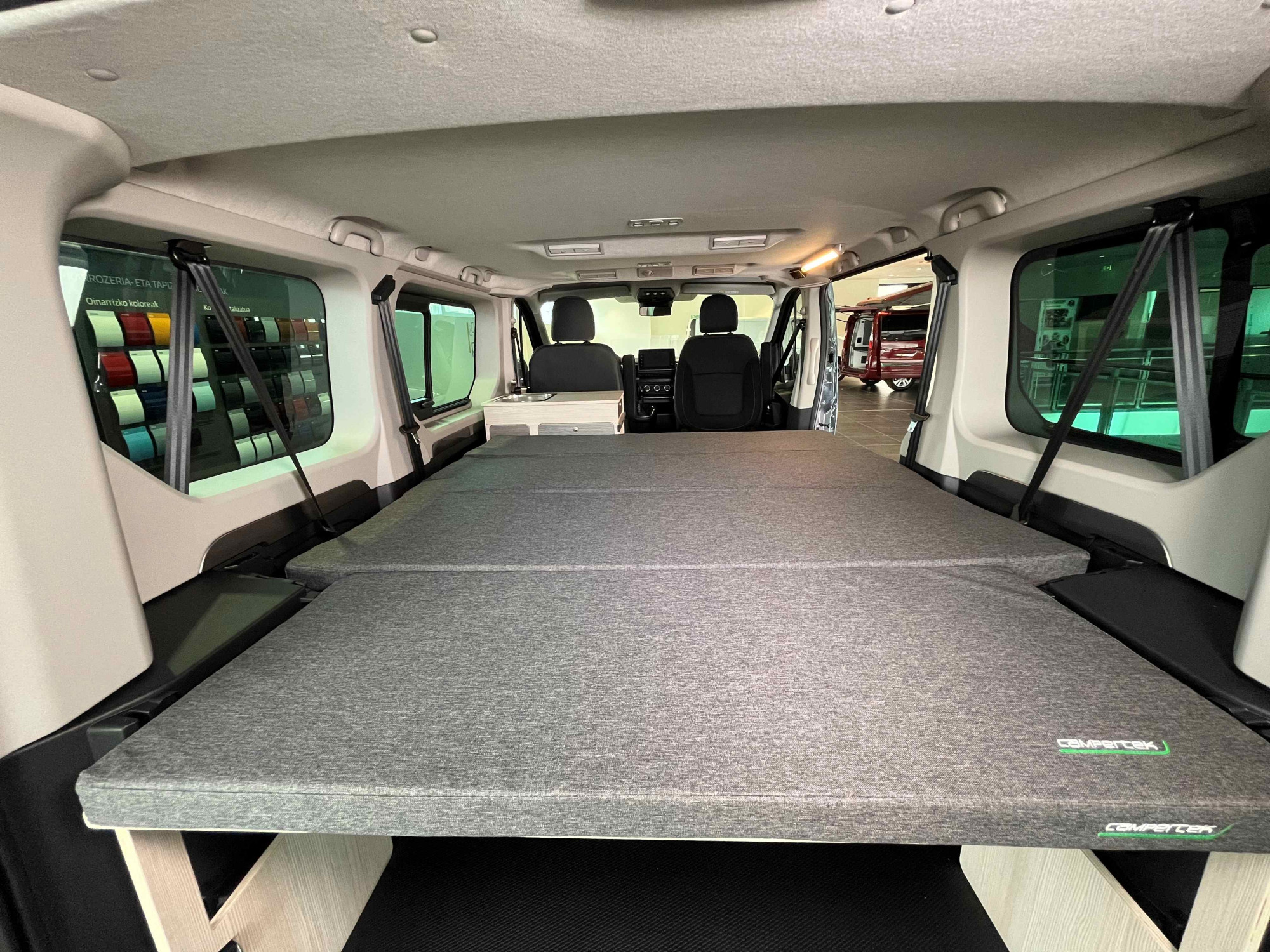 Bettplattform CAMPERTEK für Trafic, Vivaro, Talento, NV300, T5 T6.