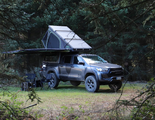 Aluminum canopy camper for pick-up