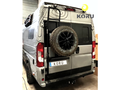 Verstellbare Radhalterung KORU + 180° Aluminiumscharniere + Leiter, Ducato / Boxer / Jumper
