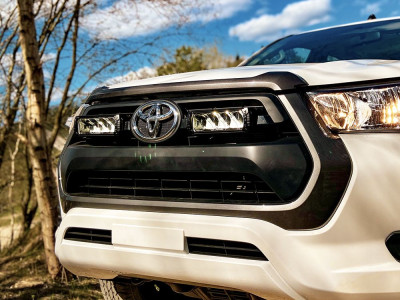 Toyota Hilux (ab 2021) Kühlergrill-Kit LAZER Triple-R 750