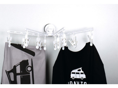Laundry clothesline with suction cup