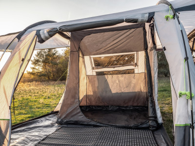 Tente camper universelle indépendante REIMO Tour Easy 4 avec sol et moustiquaire.